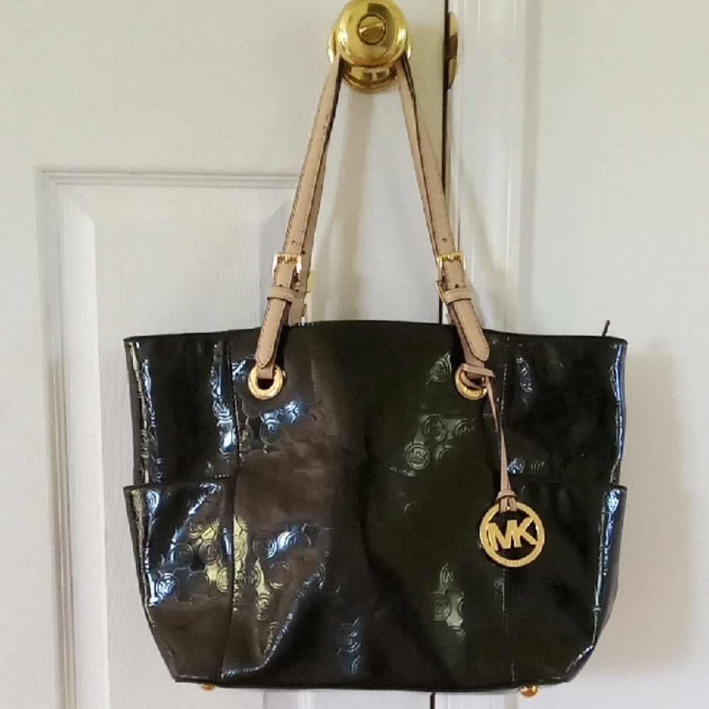 MICHAEL Michael Kors Black Signature Patent Jet Set Tote